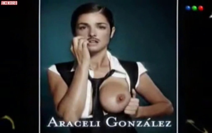 Araceli GonzaLez le tette sono visibili 64